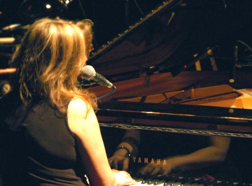 Beth Nielsen Chapman on piano live at Chequer Mead