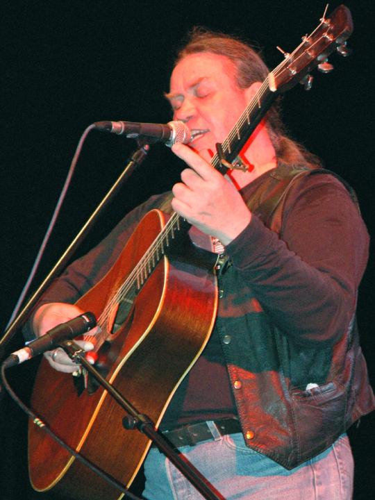 Photo of Dick Gaughan live at Chequer Mead