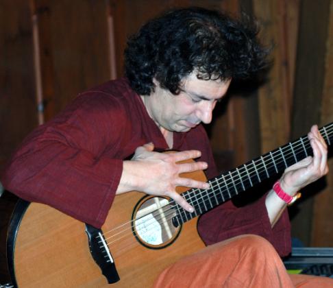 Pierre Bensusan live at The Ravenswood 6 November 2006