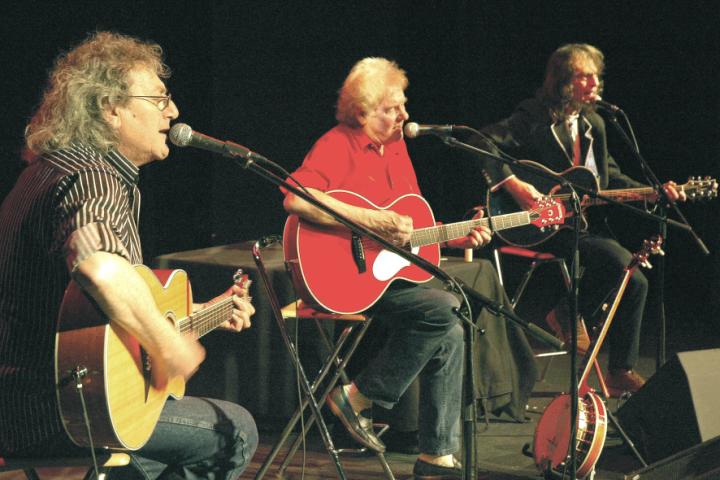 Acoustic Strawbs live at Chequer Mead